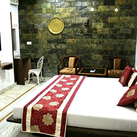 Kaveri Hotel And Restaurant Yamunānagar Buitenkant foto
